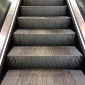 Img-1755-escalator